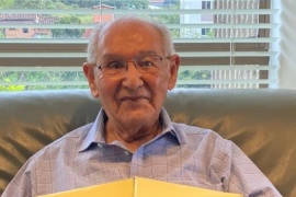 Tiene 104 años, presentó su tesis doctoral y resolvió un enigma de casi dos siglos