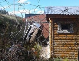 Río Turbio| Auto cayó al patio de una casa 