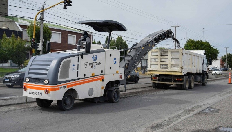 Río Gallegos| Fresadora continúa avanzando en el mejoramiento de la Avenida San Martín