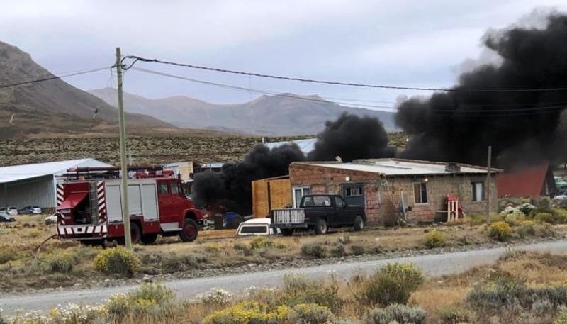 El personal de bomberos logró controlar las llamas.