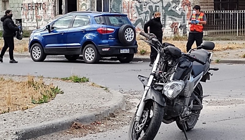 Estado en que terminaron los rodados en calle Vélez Sarsfield. (Foto: C.G.)