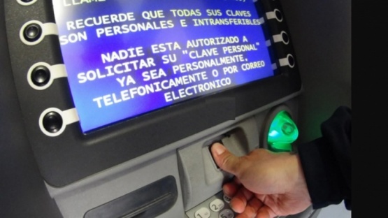 Normativa: cajeros automáticos deberán usar huella dactilar para operar