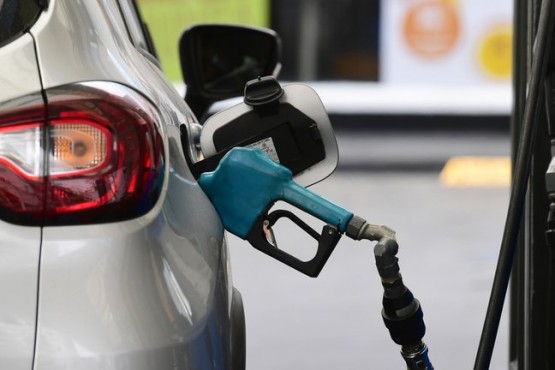 Nación posterga hasta mediados de marzo la suba en el impuesto a los combustibles