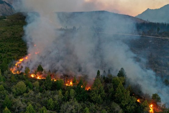 El incendio en El Bolsón continúa fuera de control y ya arrasó 6.500 hectáreas