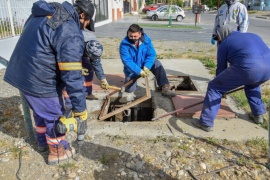 Río Gallegos| Trabajadores anulan cámara de pluvial que ya no era utilizada