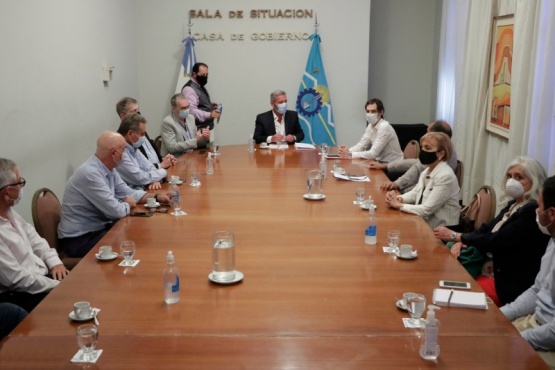 Chubut| Arcioni se reunió con representantes de clínicas y sanatorios de la provincia