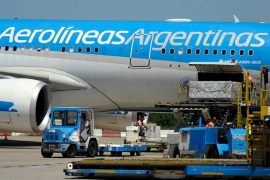 Aerolíneas Argentinas advirtió que los vuelos de este lunes podrían cambiar de horario