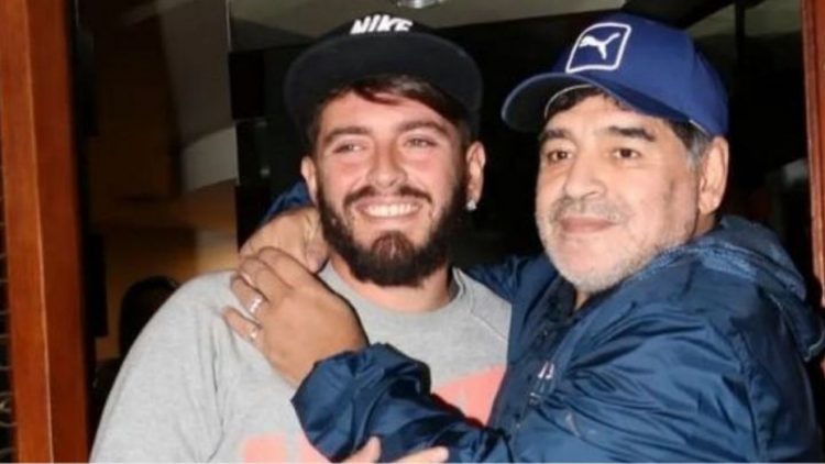 Diego Junior y Diego Maradona.