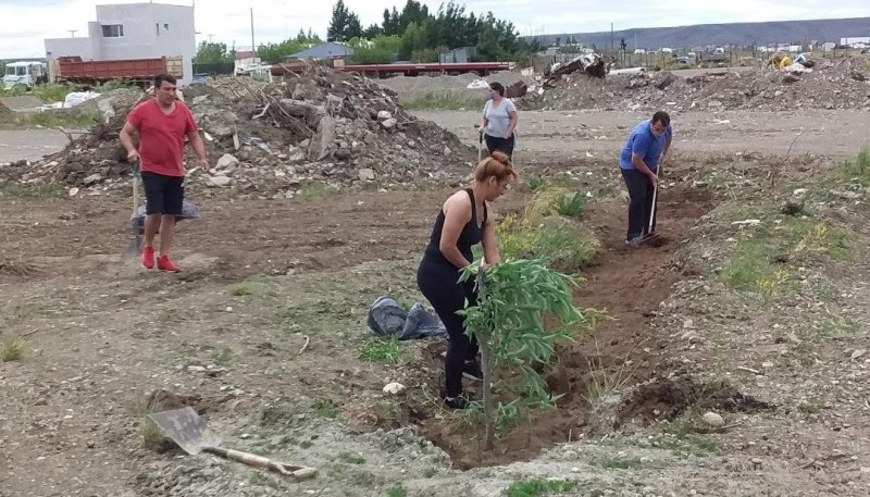 Los integrantes de la junta vecinal se mueven a destajo.