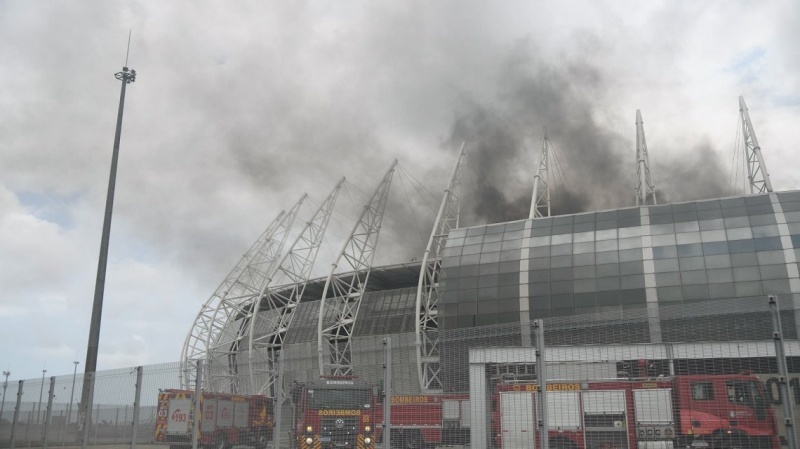 Incendio en el estadio.