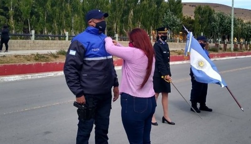 Acto de ascenso a sargento en Tres Lagos. 