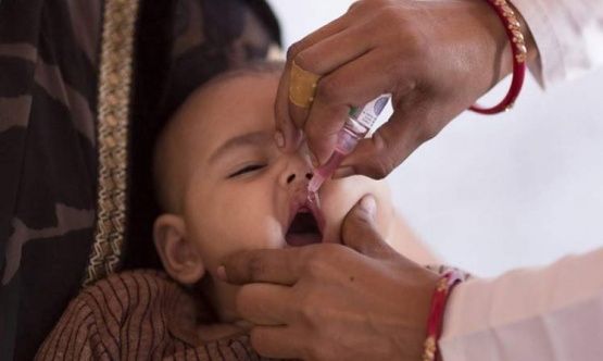 Tenían que vacunar a nenes de entre 1 y 5 años contra la polio pero les dieron desinfectante