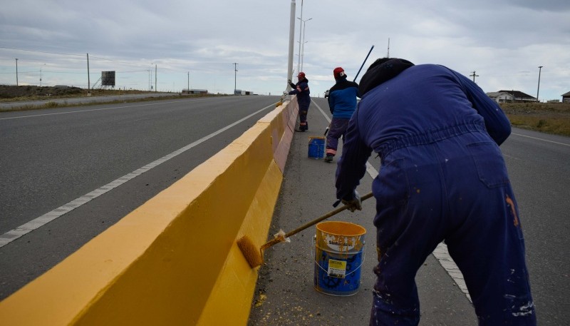 Trabajos de pintura en la Autovía. 