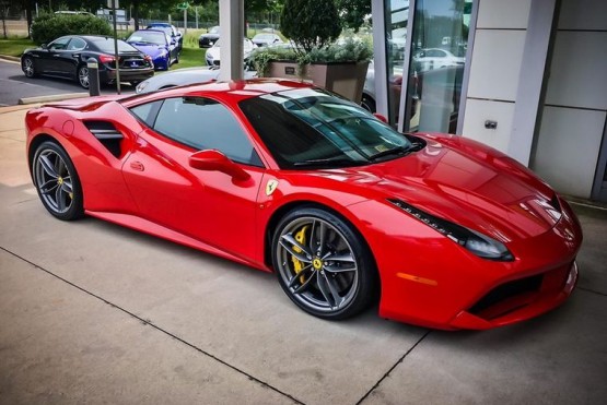 Cuánto paga de impuesto una Ferrari 488 GTB