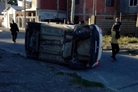 Vuelco y fuga en Río Gallegos