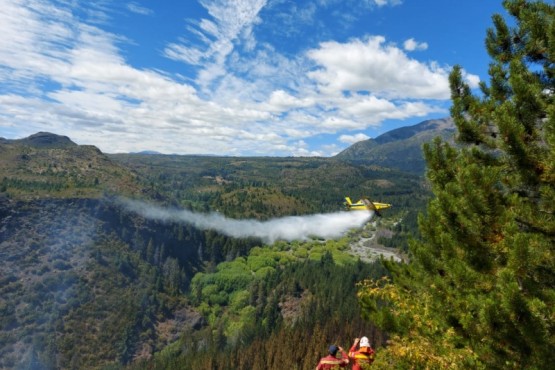 Bosques refuerza el operativo en el sector del incendio que afecta a Chubut 