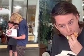 "No todos los héroes llevan capa": se pusieron a comer pollo delante de una manifestación de veganos