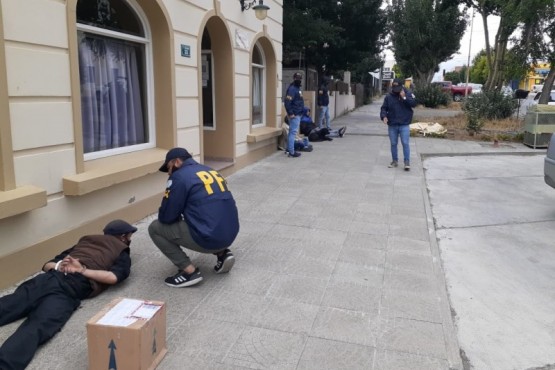 Los sujetos llevaban siete kilos de marihuana.