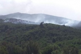 Incendio en Cuesta del Ternero: el Ejército de Río Negro fue convocado por cuestiones logísticas
