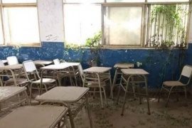 Una escuela fue víctima del abandono y las malezas la usurparon