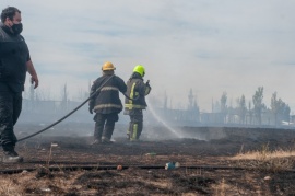 Incendio en pastizales a metros de la cancha del Club Boca