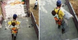 Un obrero viudo carga a su hijo en la espalda en la obra para no dejarlo solo