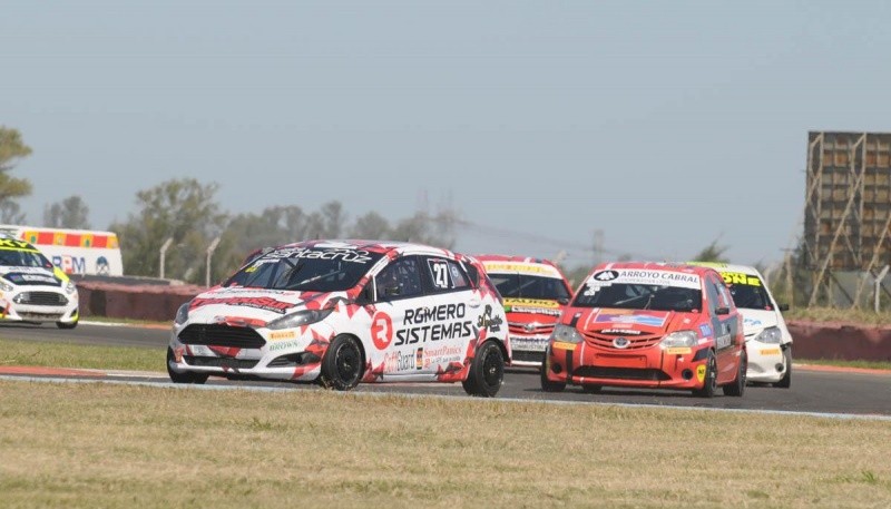 El Fiesta Kinetic de Riestra girando ayer en el circuito nicoleño.  