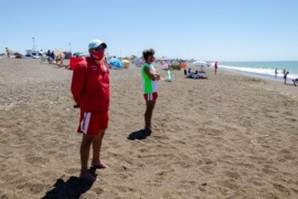 Se extendió hasta el 7 de marzo el servicio de guardavidas en Playa Unión
