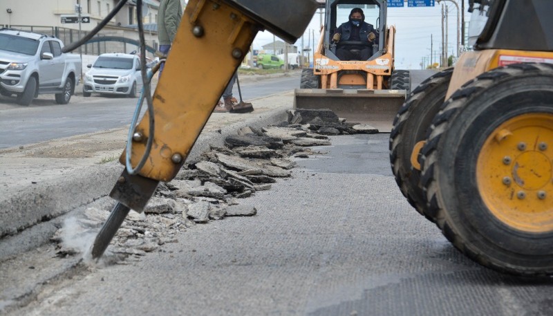 Continúan las obras públicas sobre la Av. San Martín de Río Gallegos 