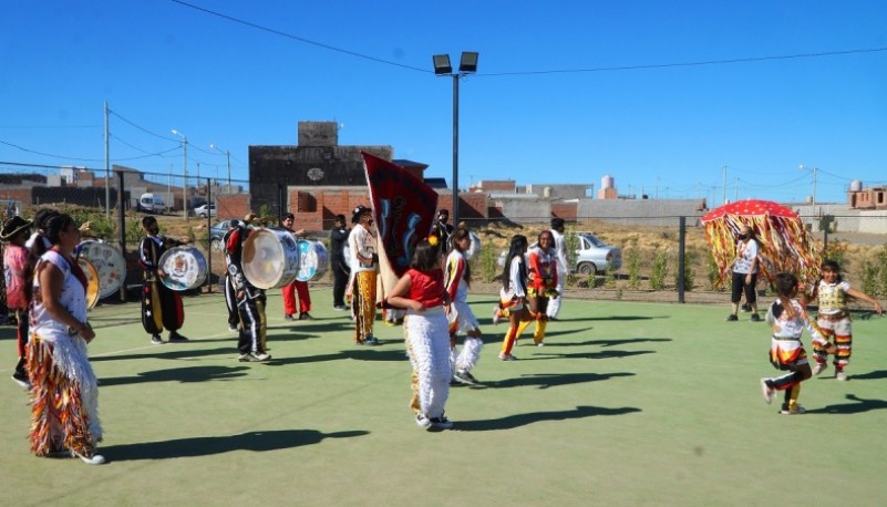 Campaña de concientización turística en el barrio Bicentenario de Caleta Olivia 