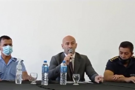 Ministro de Seguridad de Chubut, Federico Massoni, en conferencia de prensa.