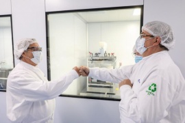 Alberto Fernández visitó el laboratorio mexicano que produce la vacuna de Oxford-AstraZeneca
