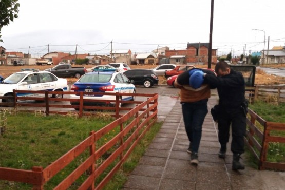 Momento en que el sujeto ingresa a la dependencia detenido. 