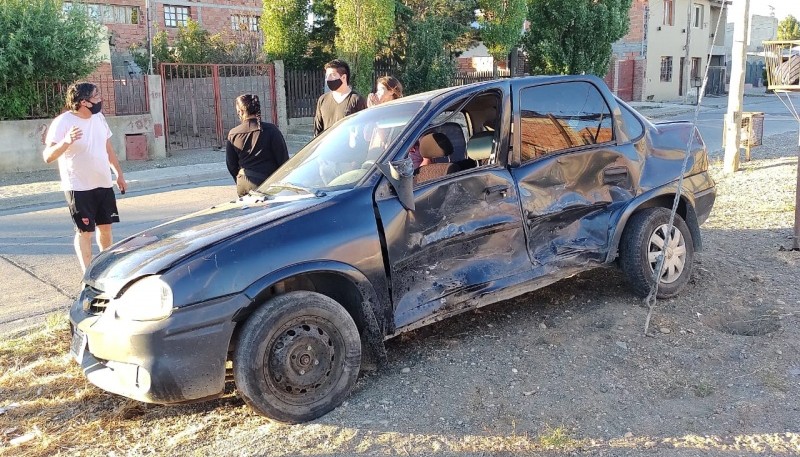 Importantes daños materiales tras colisión en Río Gallegos (Foto: C.G)