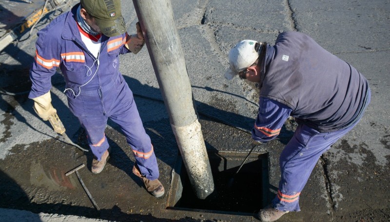 Municipio de Río Gallegos trabaja en la limpieza de decantadores