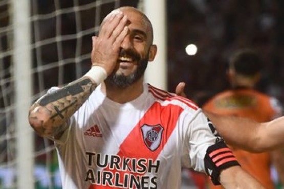 Javier Pinola sufrió una durísima lesión contra Platense
