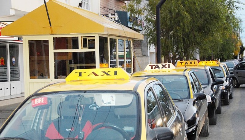 Taxistas y remises de Río Gallegos solicitan formar parte de la campaña de vacunación 2021