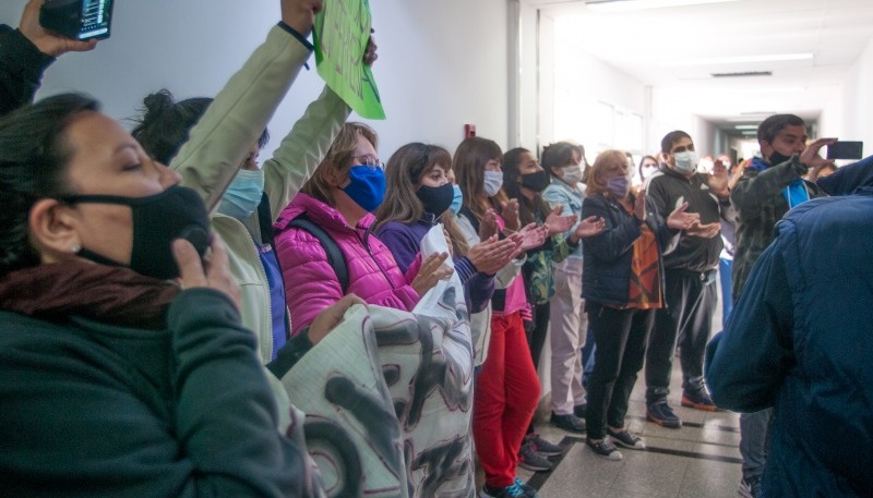 Enfermeros tomaron las instalaciones del Ministerio de Salud de la Provincia. Hay alarma en la cartera sanitaria provincial.