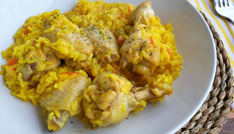 Cómo hacer alitas de pollo con arroz 