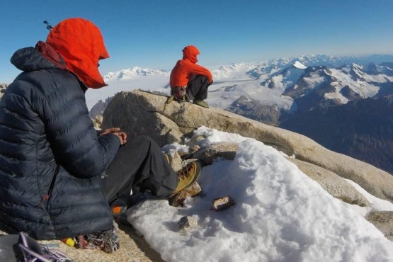 Hermanos en la cima.