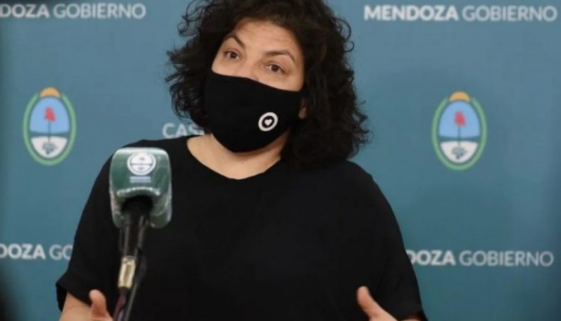 Los padres de Carla Vizotti se vacunaron el primer día de la campaña para personas mayores  