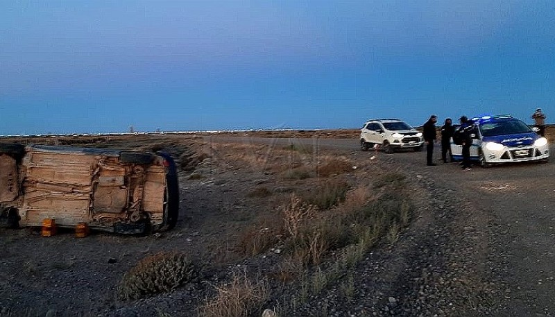 En las inmediaciones de la Ruta Provincial Nro 12 hubo un vuelco en la localidad de Pico Truncado.