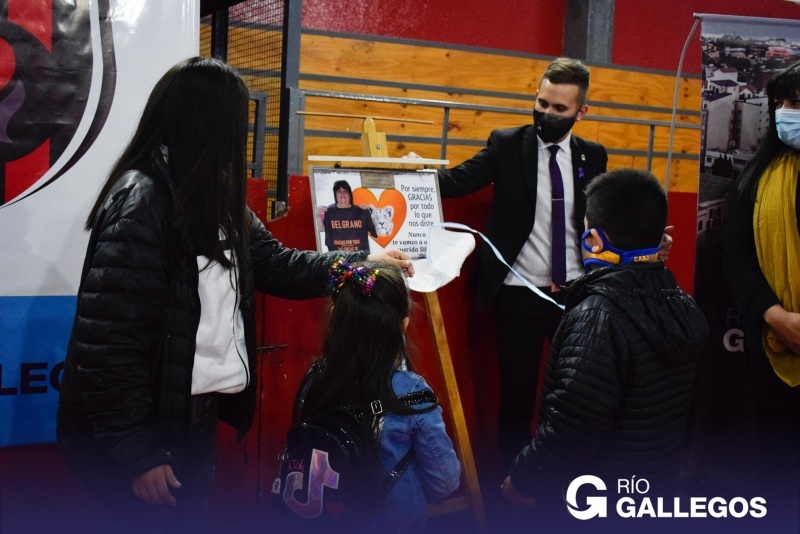 Acto en el gimnasio municipal.