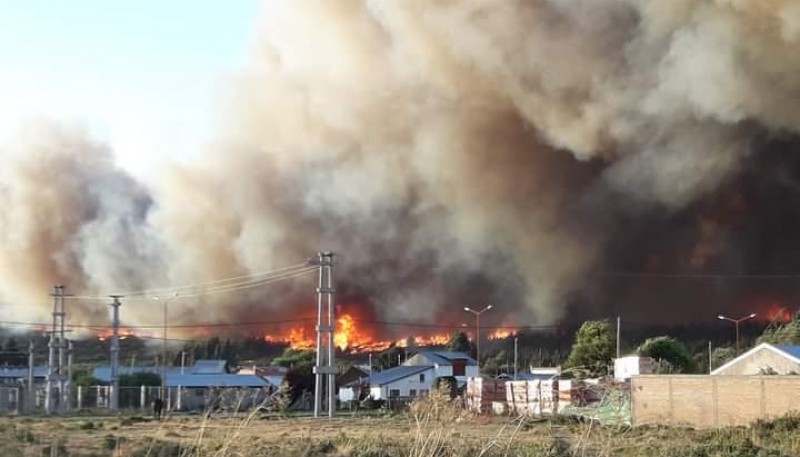 El Gobierno del Chubut puso a disposición los recursos para combatir los incendios en la Cordillera