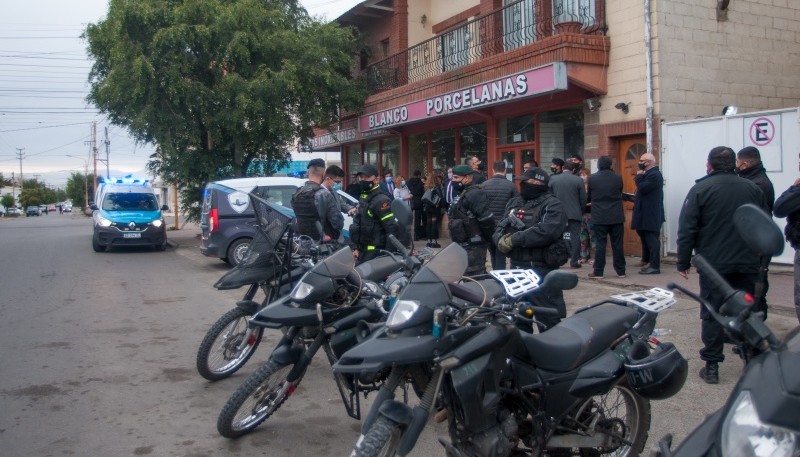 Hubo un gran despliegue policial en cercanías de la casa de Maíllo. (Foto: L.F.)
