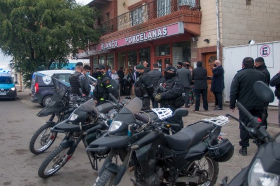 Hubo un gran despliegue policial en cercanías de la casa de Maíllo. (Foto: L.F.)