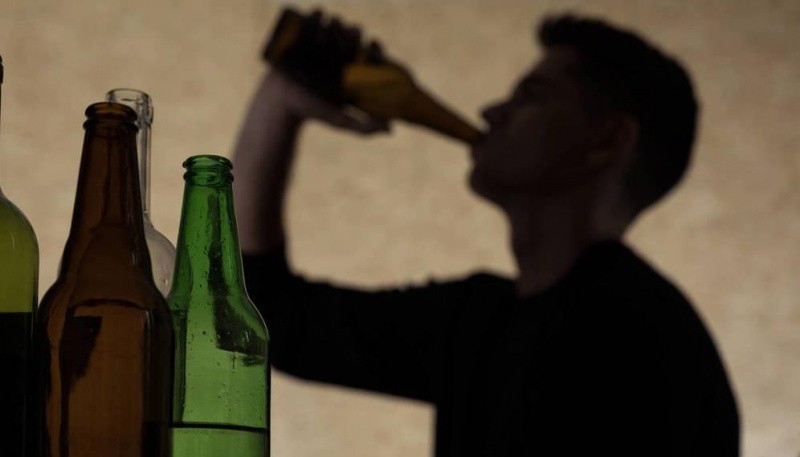 El consumo excesivo de alcohol sigue siendo un flagelo.