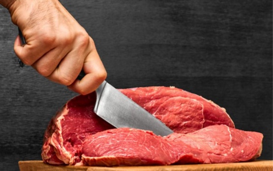 Cómo afecta a la salud no lavar los cuchillos después de cortar alimentos crudos