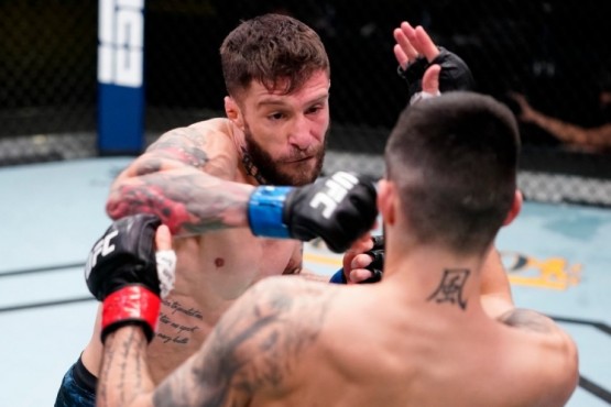 Un luchador argentino debutó en la UFC y recibió una paliza