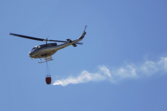 Helicóptero en la cordillera de Chubut. 